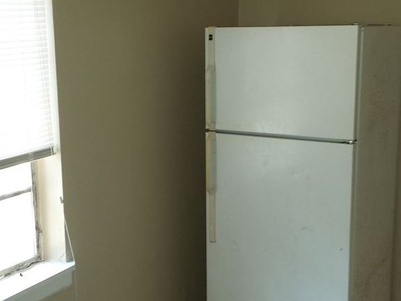 5th image of 3849 Roberts Ave