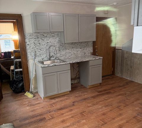 4th image of 213 Summer St #215