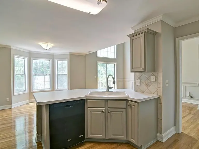 542 Parkstone Ln — Photo 8