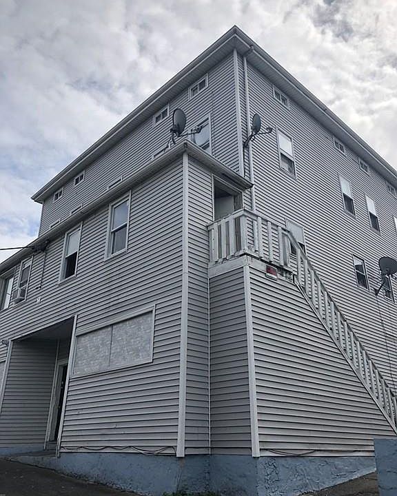 2nd image of 119-121 Pine St