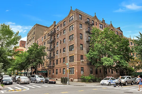 Sold by Compass | media 10