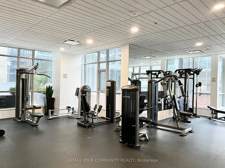 375 King St W #402 — Photo 15