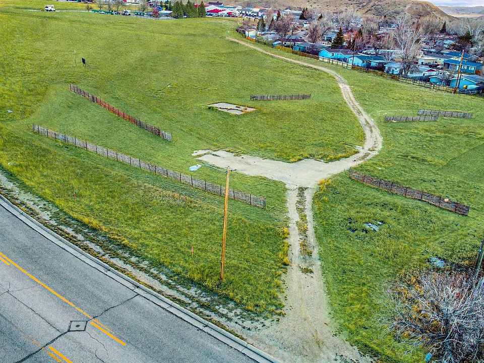 2nd image of Paradise Dr
