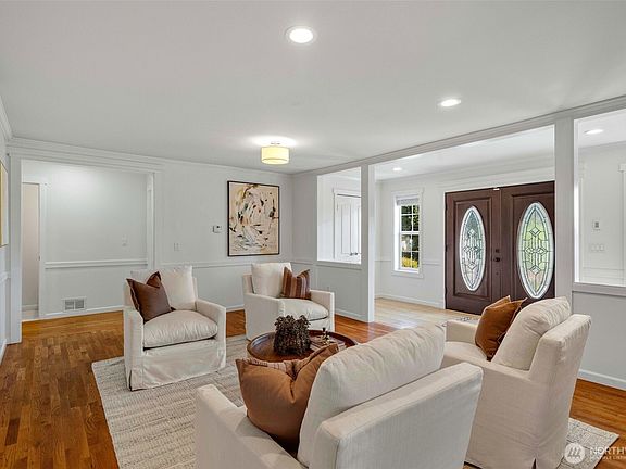 4th image of 7021 20th Avenue NE