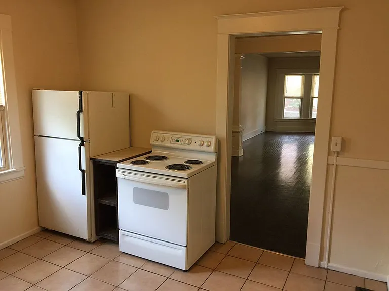 738 Oakland Ave SW — Photo 5