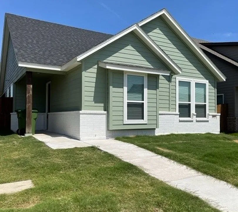652 The Cottages Dr