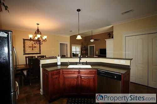 4th image of 176 Millstone Dr