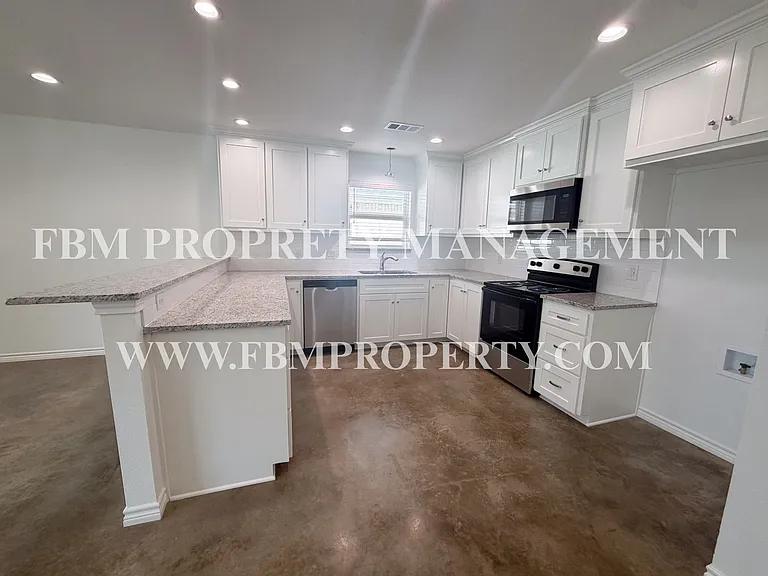 114 E Camden St - Brand New 2 Bedroom, 2 Bathroom Duplex Located in Rice, TX! — Photo 7