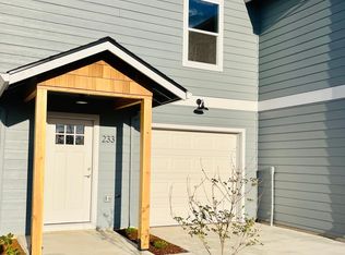 233 Dano Dr, Phoenix, OR 97535
