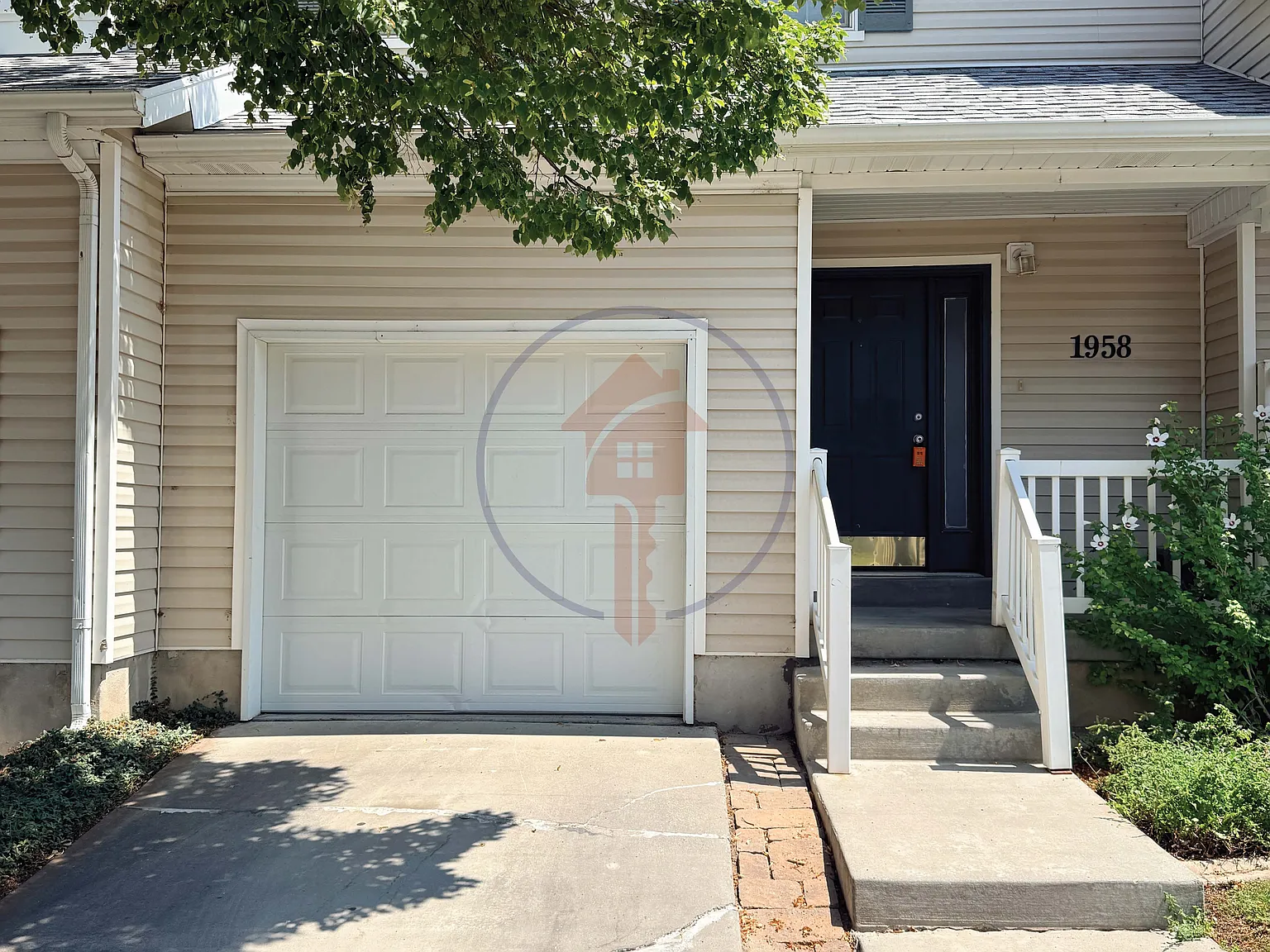 40 W Townhome — Photo 1