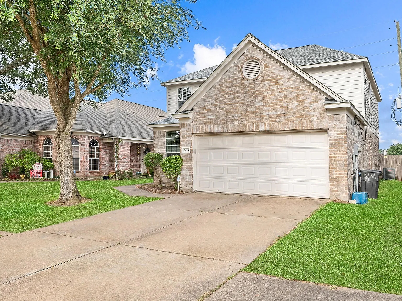 4 bed, 2.5 bath, 2660 sqft, $2,300 — Photo 2