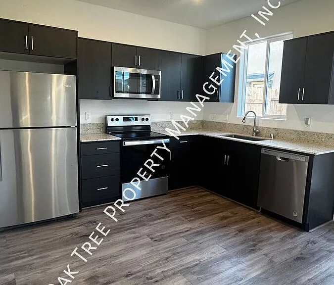 251 N Minnewawa Ave #B — Photo 5