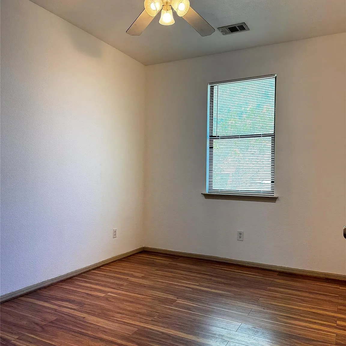 3 bed, 2.5 bath, 2790 sqft, $1,950 — Photo 4