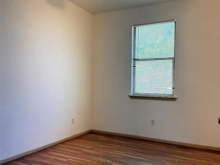 8901 Parkfield Dr — Photo 4