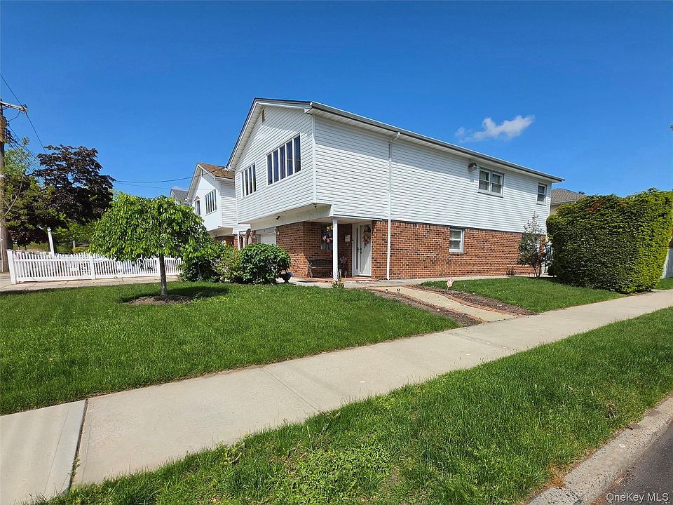 1st image of 90-17 165th Avenue