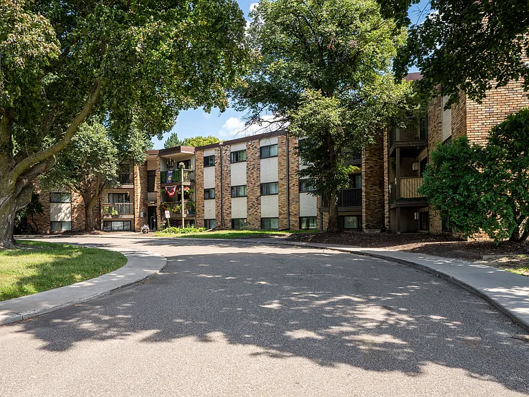 White Bear Lake, MN White Bear Terrace Apartments | Exterior