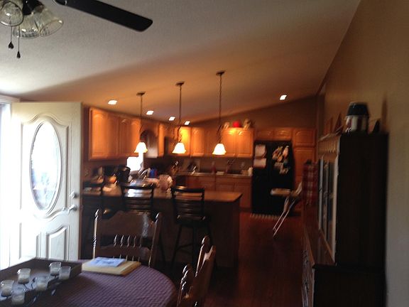 3rd image of 802 Massachusetts St