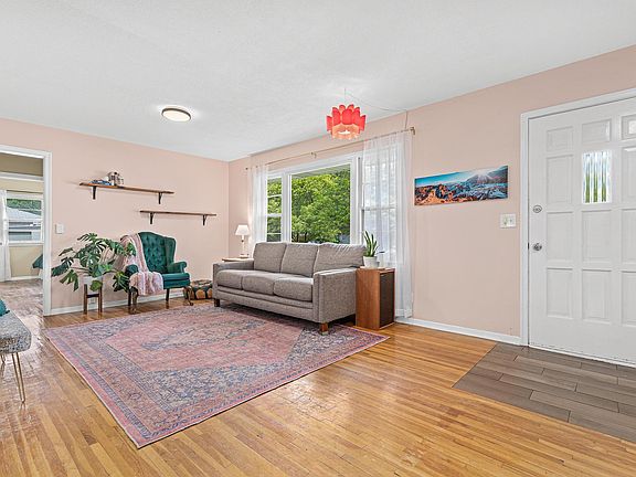 3rd image of 7109 Douglas Dr N