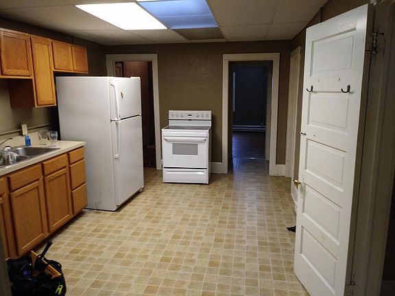 5th image of 136 E Main Ave