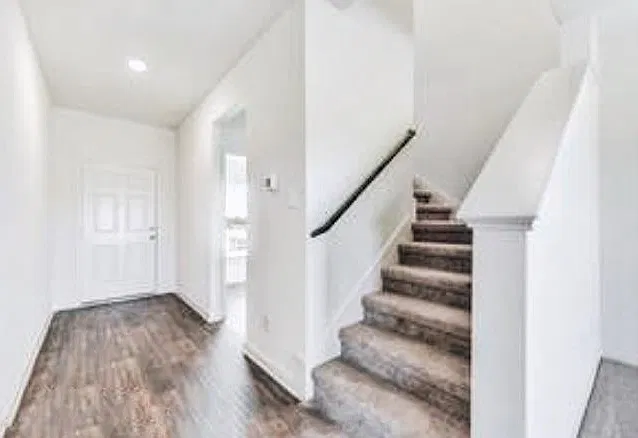 4 bed, 2.5 bath, 2205 sqft, $1,900 — Photo 2