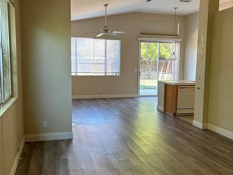 530 Bridgeford Dr — Photo 7