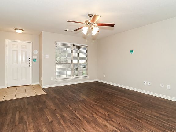 4th image of 1209 Maplewood Dr