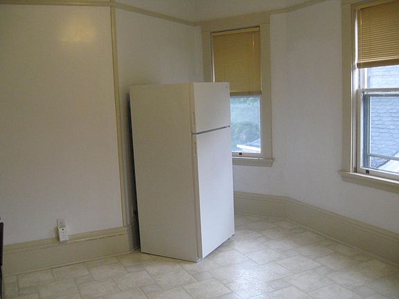 Kitchen Fridge (Full Size)