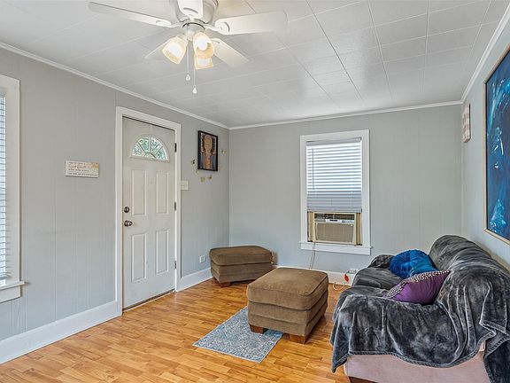 4th image of 312 E Murchison St