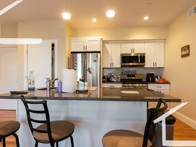 16 Glencoe St #2 — Photo 6
