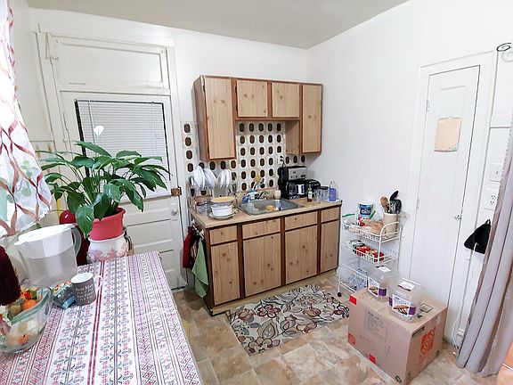 5th image of 2320 W Glenlake Ave APT 3