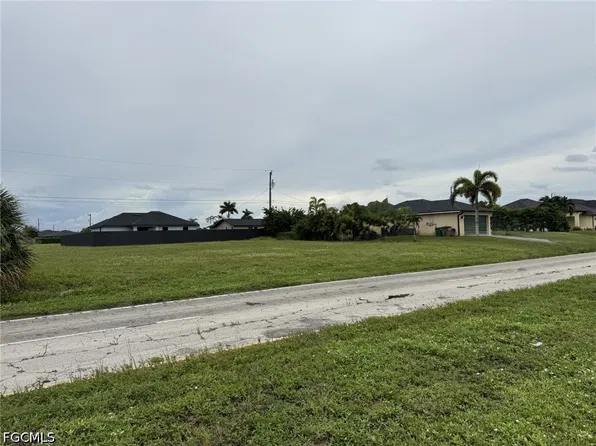 1935 Kismet Pkwy E, Cape Coral, FL 33909