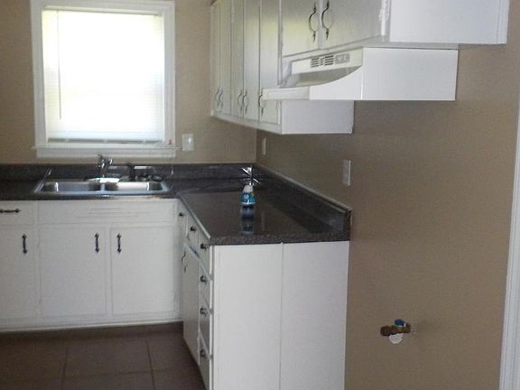 4th image of 4862 Bondale Ave