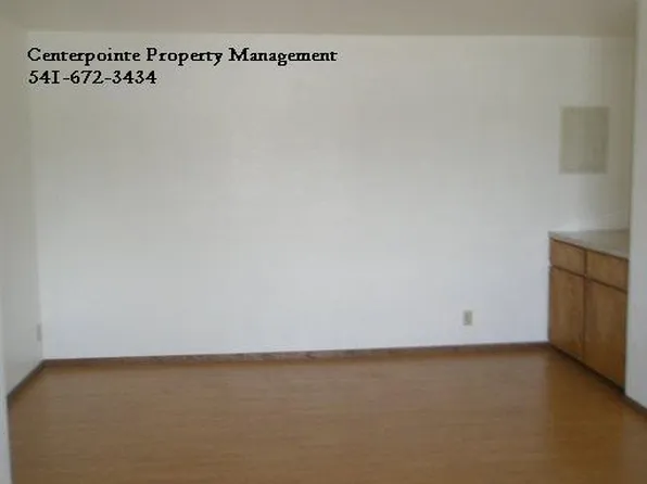 Knar228, 228 NE Ward Ave #23, Roseburg, OR 97470