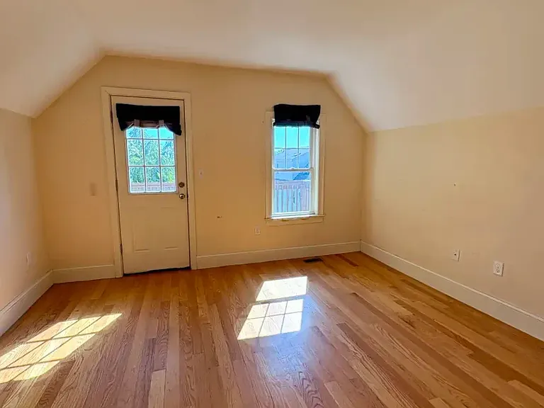 76 Brooks St #5 — Photo 4