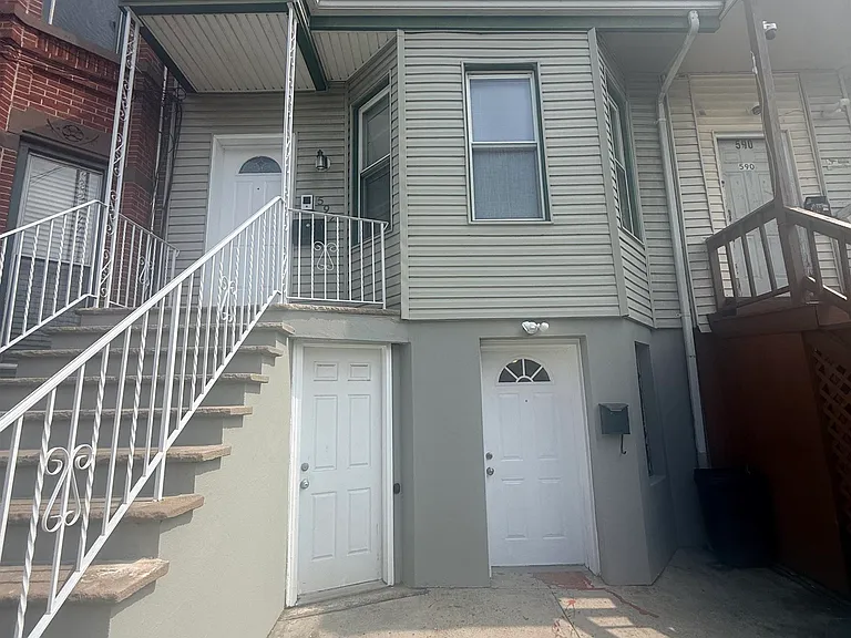 592 Bramhall Ave #1 — Photo 1
