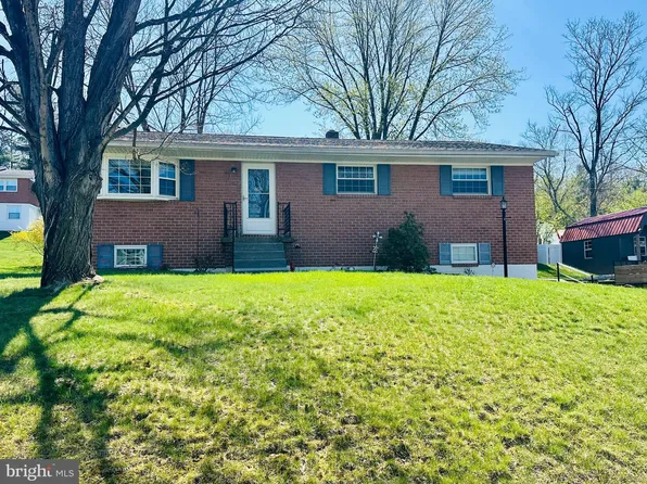 658 5th St, Romney, WV 26757