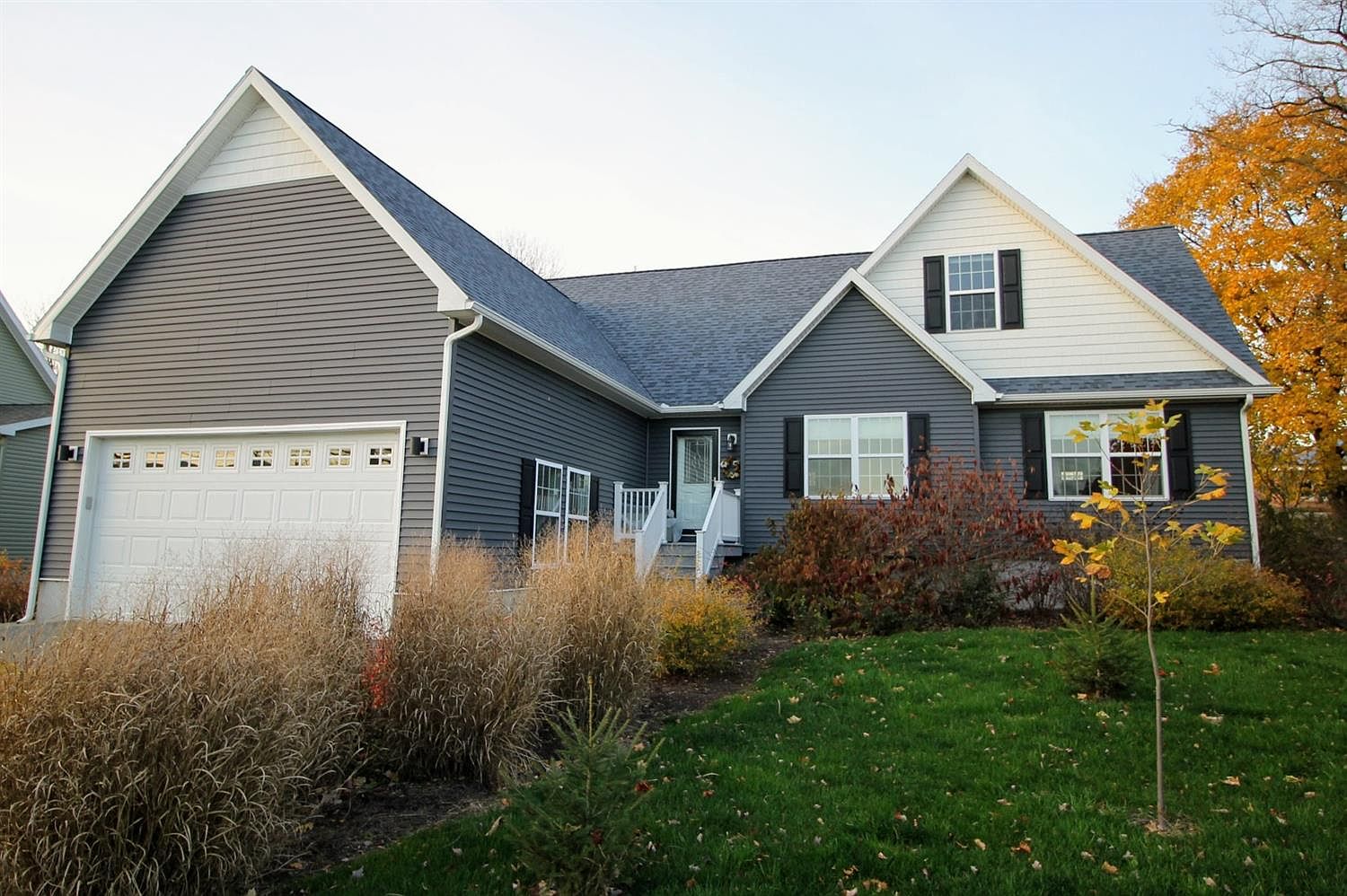 i want to buy a house in applewood