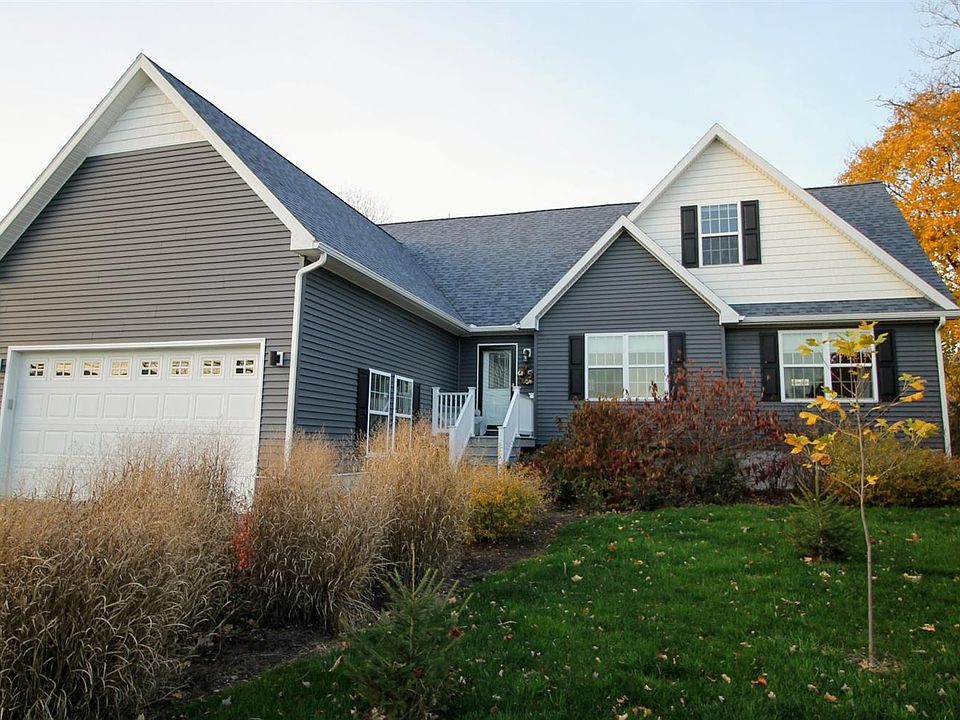 1st image of 5 Applewood Ln