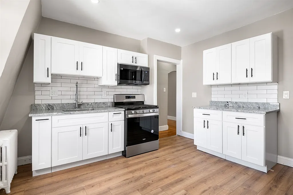 2 bed, 1.0 bath, 800 sqft, $2,650 — Photo 2