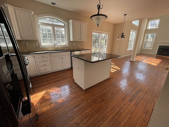 2nd image of 712 Garden Dr