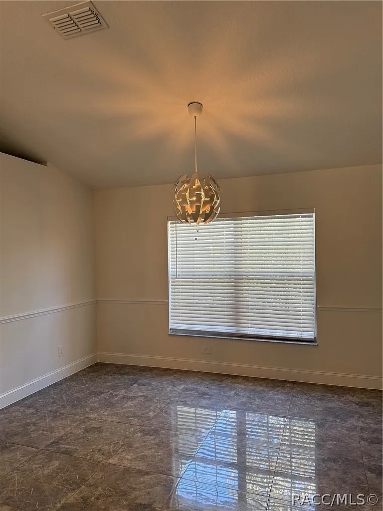 3 bed, 2.0 bath, 1664 sqft, $2,500 — Photo 3