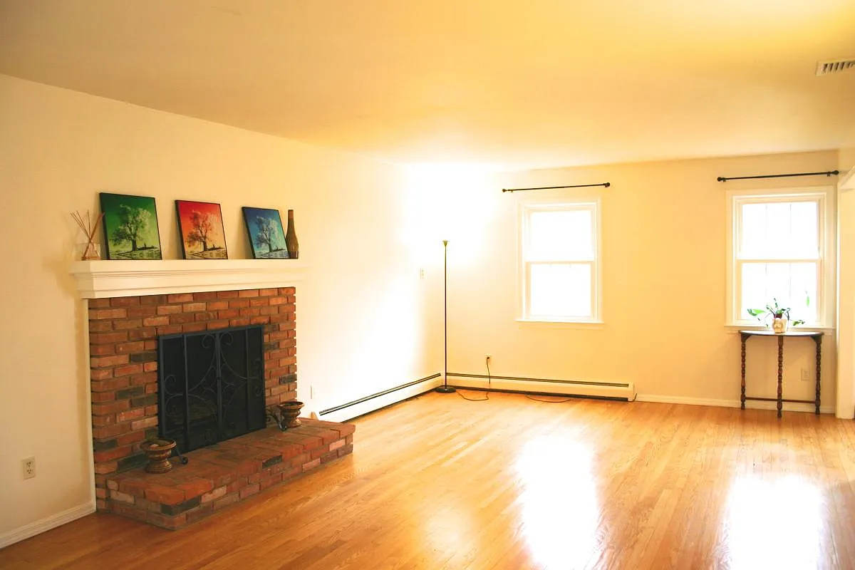 4 bed, 2296 sqft, $5,100 — Photo 2