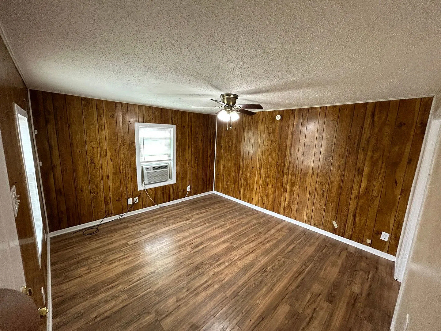 806 E McKinney — Photo 2