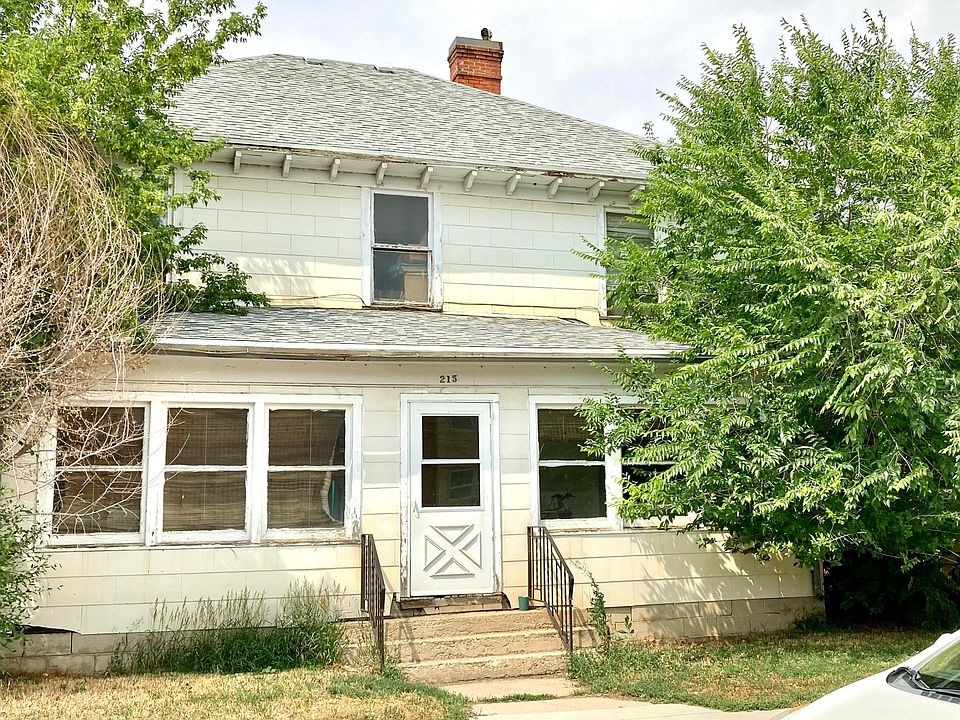 1st image of 215 W Loucks St