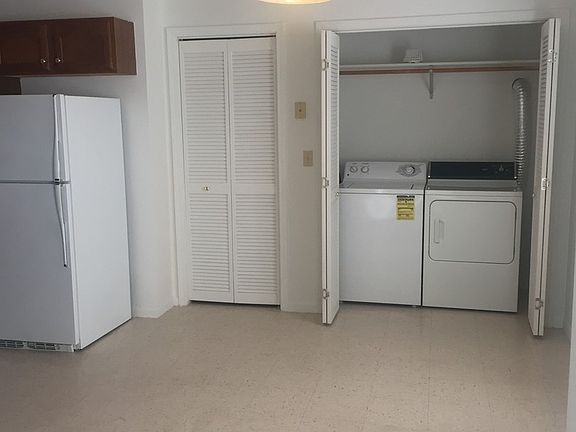 4th image of 410 Center Ave #E