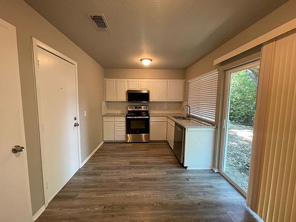 3rd image of 1517 Vanderbilt Dr