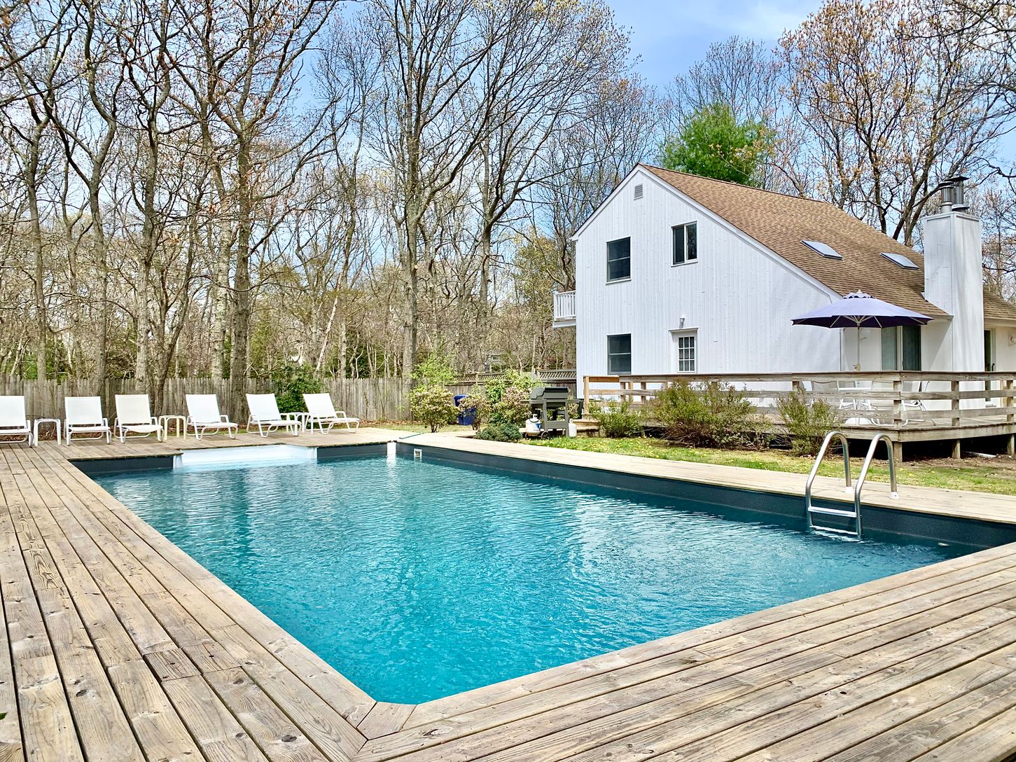  Sunbathe, swim, and lounge in the heated pool and wrap around sundeck.