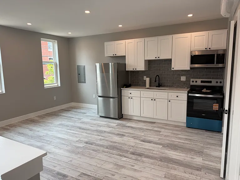 2623 Poplar St #2 — Photo 4