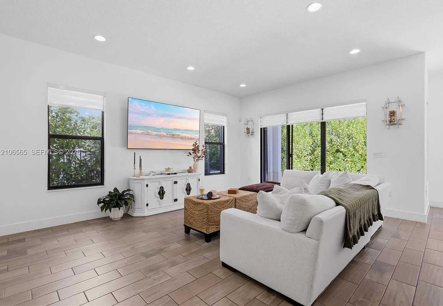 3 bed, 2.5 bath, 2025 sqft, $4,150 — Photo 3
