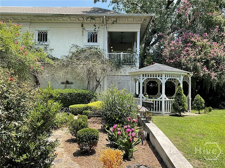 920 E Victory Dr — Photo 28
